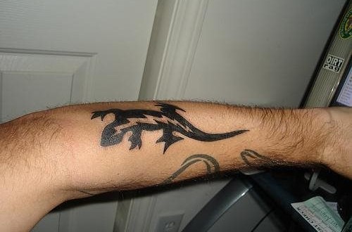 Tattoos of Lizards and Black Colors Tattoos of Lizards and Black Colors